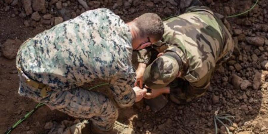 انفجار لغم يودي بحياة جنديين من القوات المسلحة الملكية - الخبر اليمني