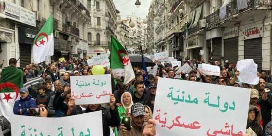 “مارانيش راضي”.. حراك جزائري جديد يطالب بإسقاط العسكر وبناء دولة مدنية - الخبر اليمني