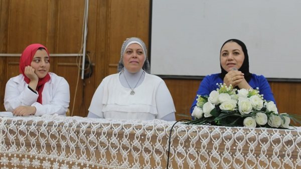 جامعة عين شمس تنظم ندوة توعوية حول أهمية التبرع المنتظم بالدم بكلية الآداب