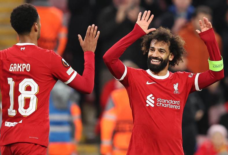 محمد صلاح يضع ليفربول أمام خيار صعب.. التجديد أو الرحيل؟