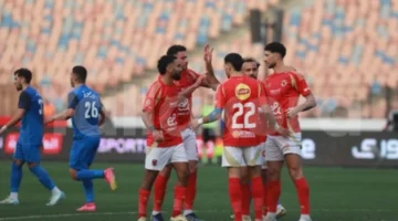 الأهلي يتغلب على سموحة بثنائية ويعتلي صدارة الدوري – صحيفة الخبر